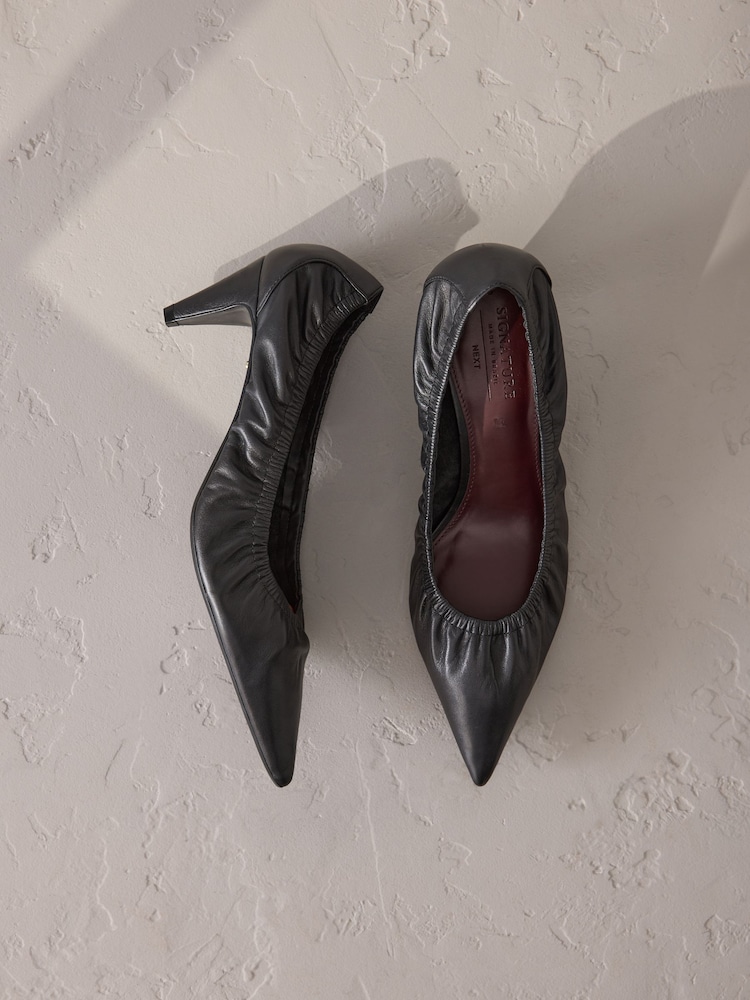 Negro - Signature Premium Scrunched Pointed Court Heels - Imagen 1 de 11 Negro - Signature Premium Scrunched Pointed Court Heels - Imagen 1 de 11