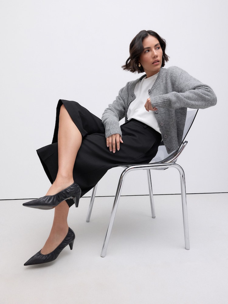 Negro - Signature Premium Scrunched Pointed Court Heels - Imagen 2 de 11 Negro - Signature Premium Scrunched Pointed Court Heels - Imagen 2 de 11