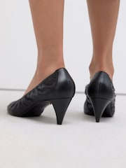 Preto - Salto alto fino franzido premium da Signature - Imagem 6 de 11