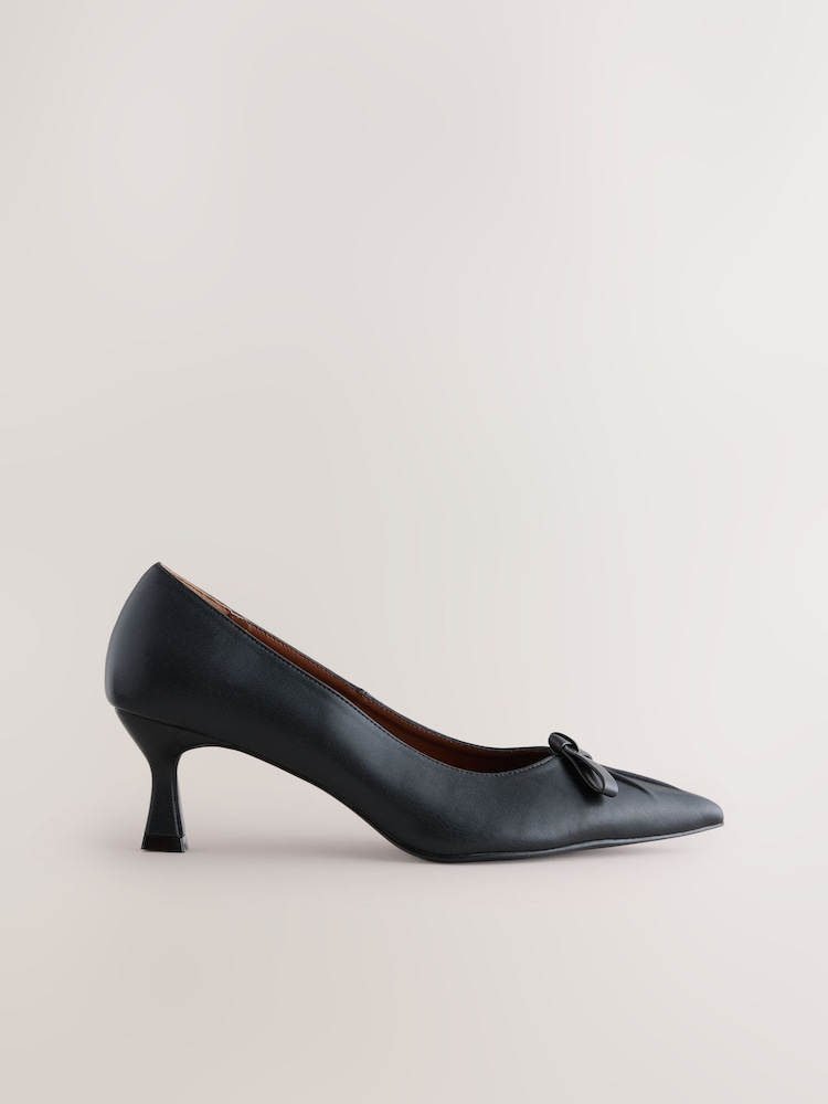 Negro - Forever Comfort® Bow Court Heels - Imagen 2 de 9 Negro - Forever Comfort® Bow Court Heels - Imagen 2 de 9