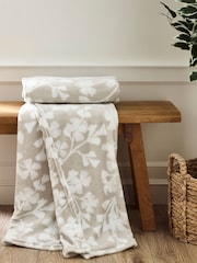 Catherine Lansfield Natural Brooke Floral Cosy Fleece Large Throw - Image 1 of 3