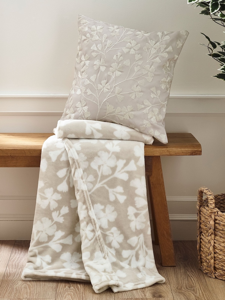 Catherine Lansfield Natural Brooke Floral Cosy Fleece Large Throw - Image 2 of 3