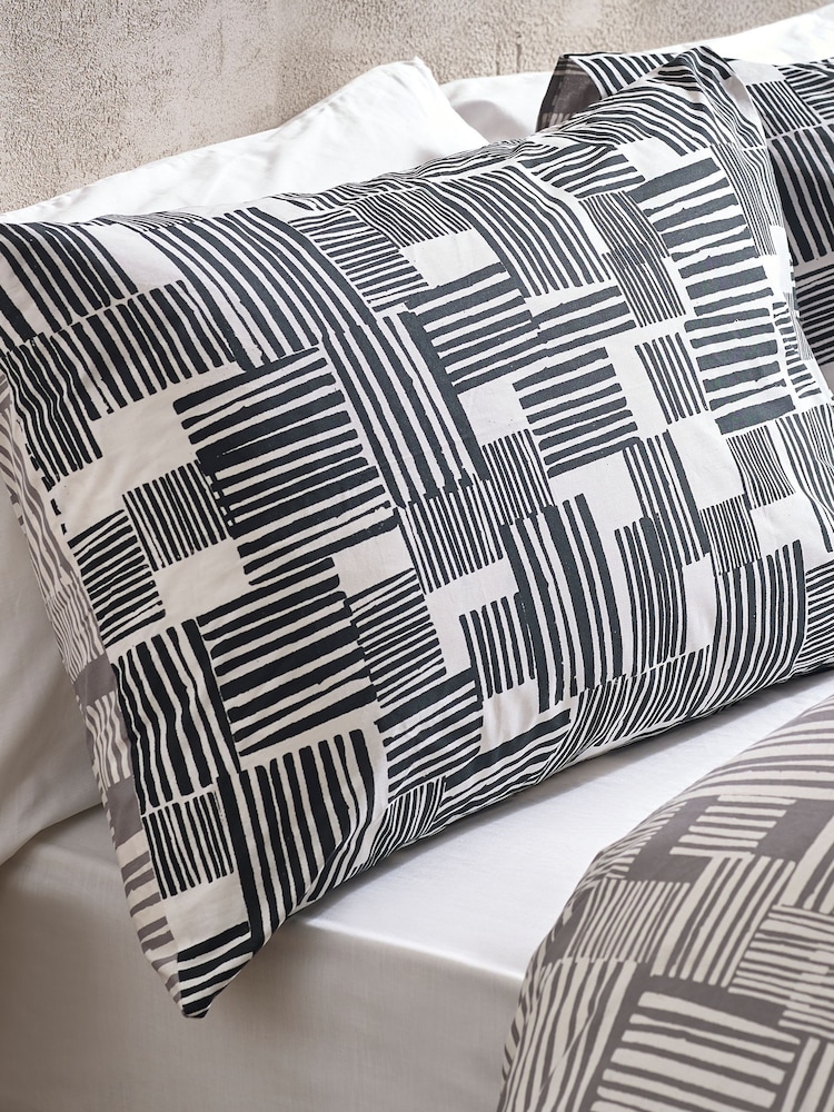Catherine Lansfield Blocks Geo Reversible Duvet Cover Set - Изображение 4 из 4