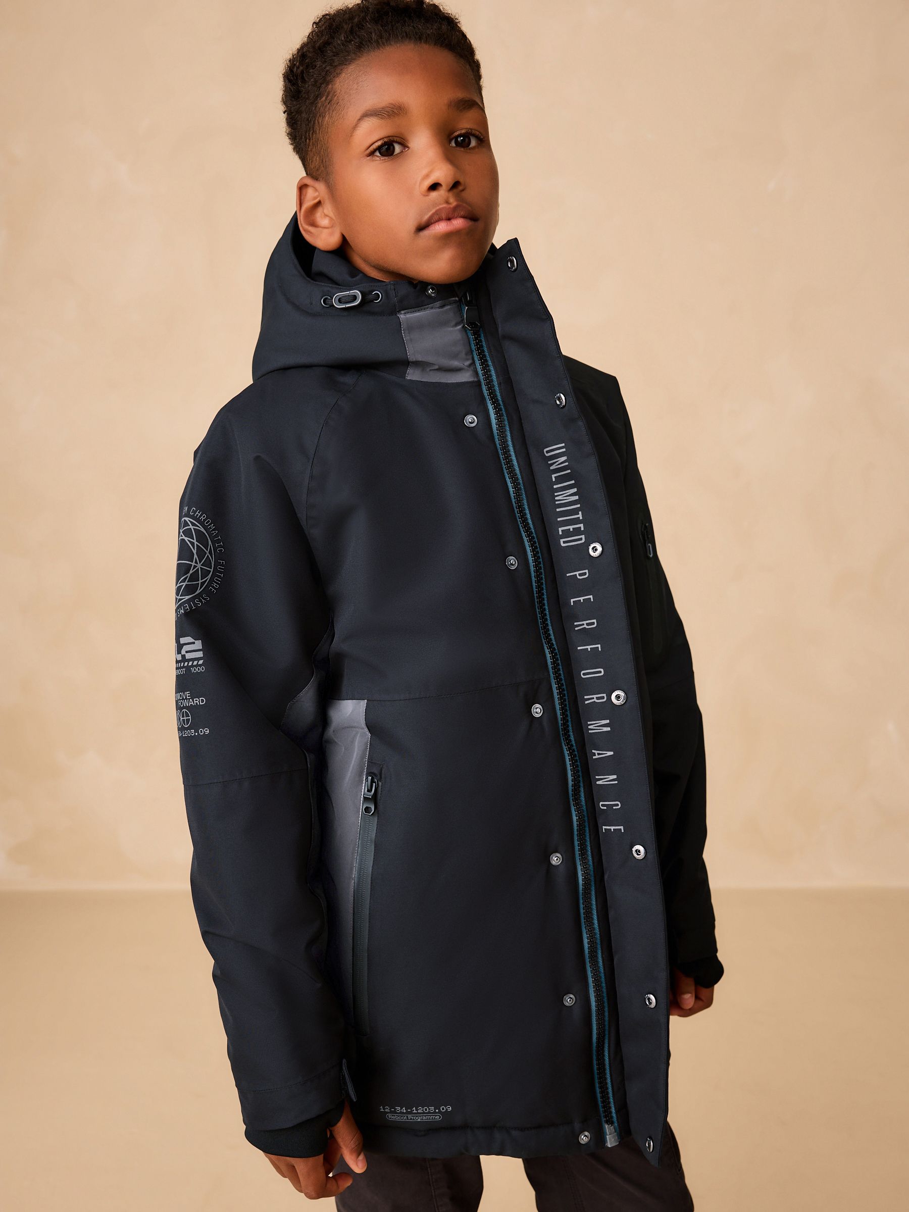 Next：日本 ブラック - プレミアム 防水 パーカー コート（3〜16 歳