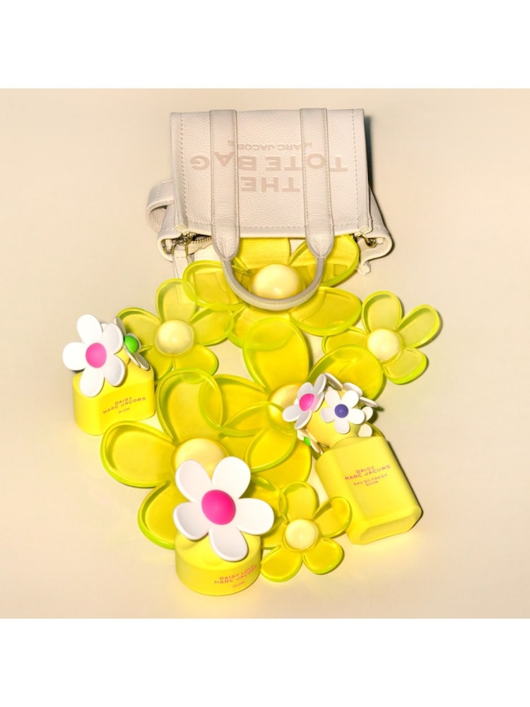 Marc Jacobs Daisy Love Glow Limited Edition Eau de Toilette 50ml - Image 2 of 5