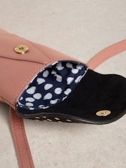 Rosa - White Stuff Coco Leather Phone Bag - Imagen 4 de 4