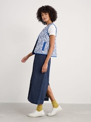 Seasalt Cornwall Cherry, Strawberry Tree Midi Denim Skirt - Imagen 3 de 6