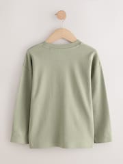 رمادي تزلج - Graphic Long Sleeve Textured T-Shirt (3-16yrs) - صورة 2 من 4