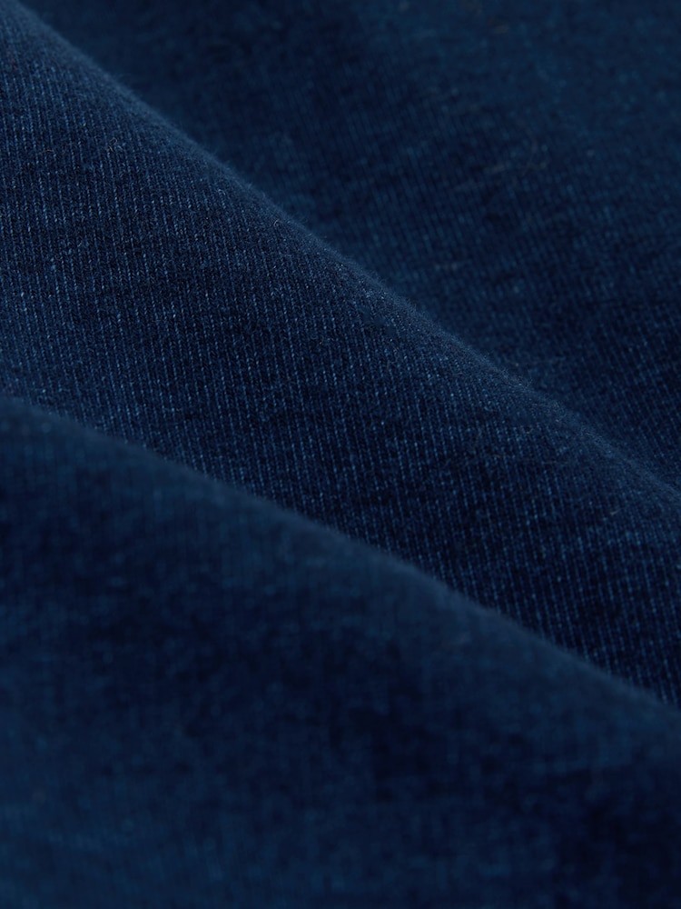 أزرق داكن - تيشرت بكم قصير من قماش الجيرسي الدنيم - صورة 8 من 8 أزرق داكن - تيشرت بكم قصير من قماش الجيرسي الدنيم - صورة 8 من 8