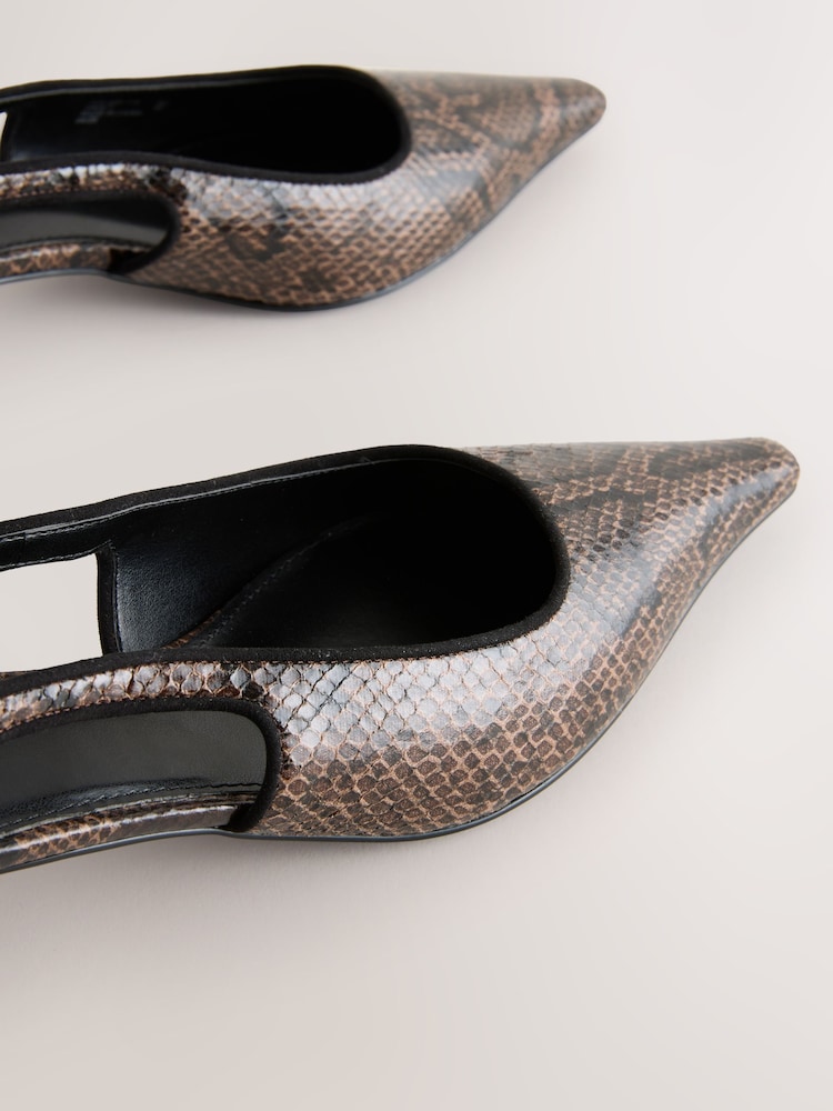 Chocolate Brown Snake - Zapatos de tacón bajo con puntera en punta y tira trasera Forever Comfort® - Imagen 10 de 10 Chocolate Brown Snake - Zapatos de tacón bajo con puntera en punta y tira trasera Forever Comfort® - Imagen 10 de 10