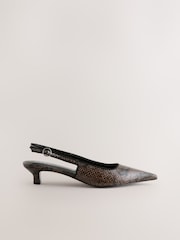 Chocolate Brown Snake - Zapatos de tacón bajo con puntera en punta y tira trasera Forever Comfort® - Imagen 6 de 10