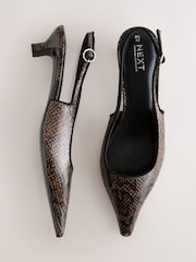 Chocolate Brown Snake - Zapatos de tacón bajo con puntera en punta y tira trasera Forever Comfort® - Imagen 7 de 10