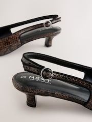 Chocolate Brown Snake - Zapatos de tacón bajo con puntera en punta y tira trasera Forever Comfort® - Imagen 9 de 10