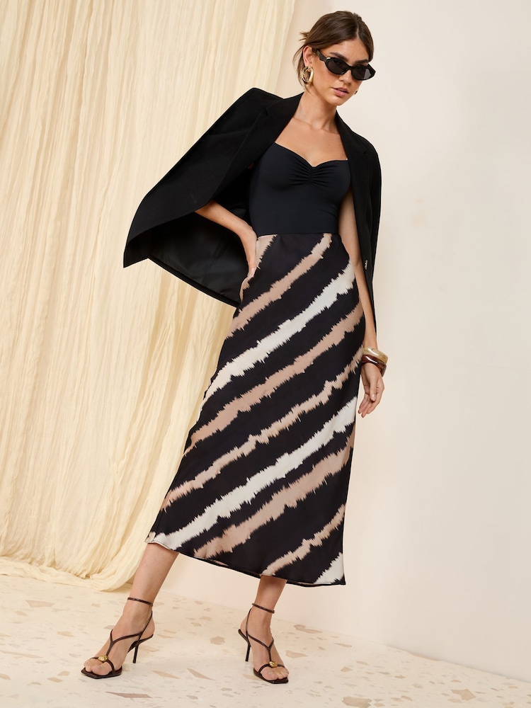Friends Like These Black Ombre Ombre Satin Maxi Skirt - Image 2 of 4 Friends Like These Black Ombre Ombre Satin Maxi Skirt - Image 2 of 4