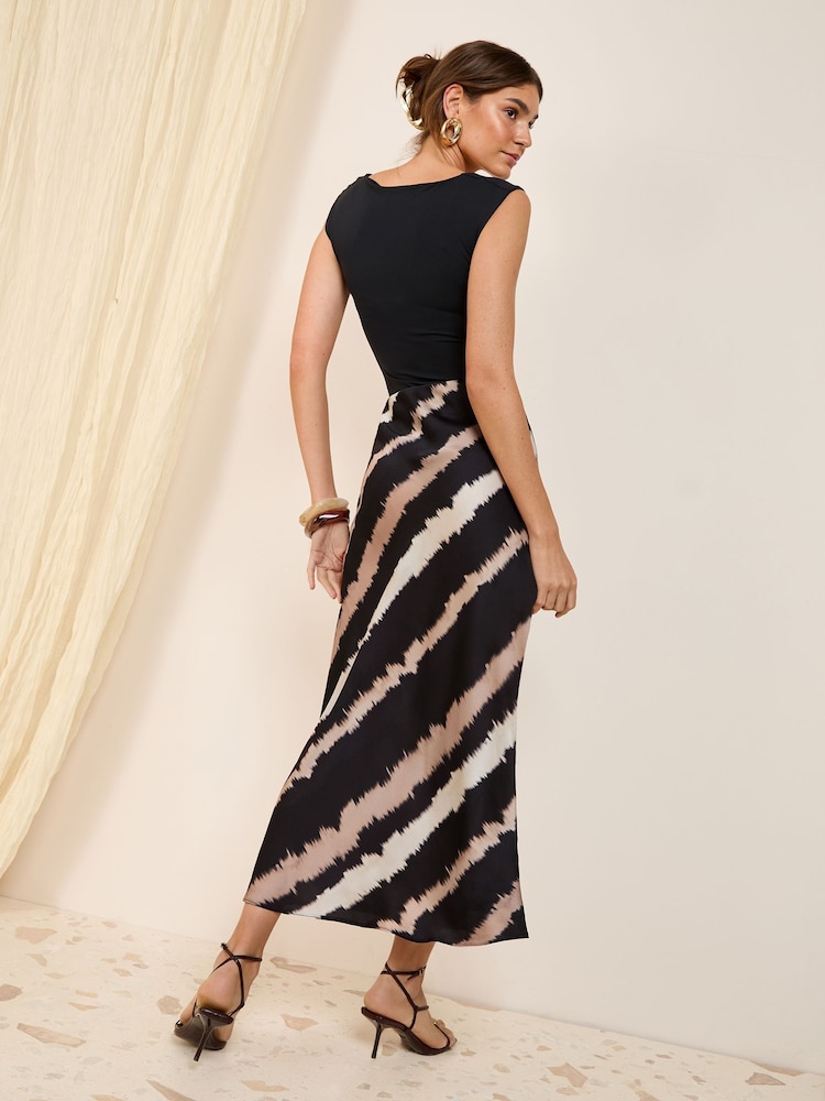 Friends Like These Black Ombre Ombre Satin Maxi Skirt - Image 4 of 4 Friends Like These Black Ombre Ombre Satin Maxi Skirt - Image 4 of 4