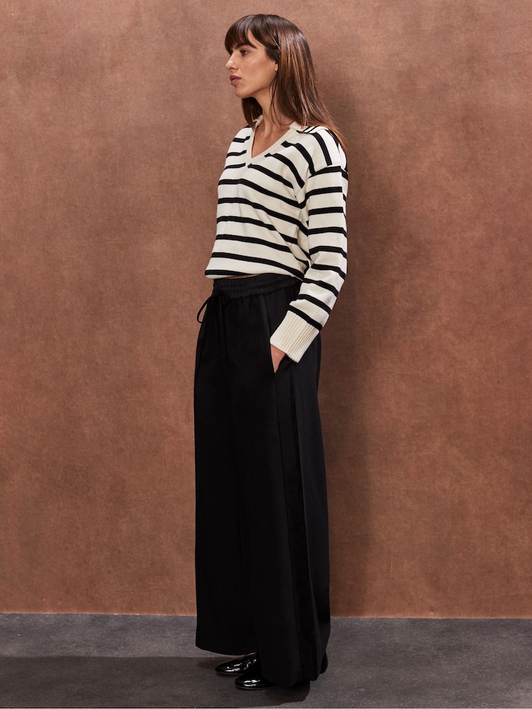 Ro&Zo Black Satin Side Stripe Trousers - Image 3 of 4