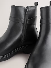 Preto - Botas Chelsea com fivela - Imagem 4 de 10