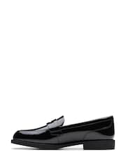Charol negro - Clarks Older Girls Tappa Edge Loafers - Imagen 2 de 6
