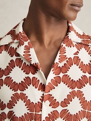 Reiss Off White/Rust Makarb Abstract Floral Print Cuban Shirt - Image 4 of 6