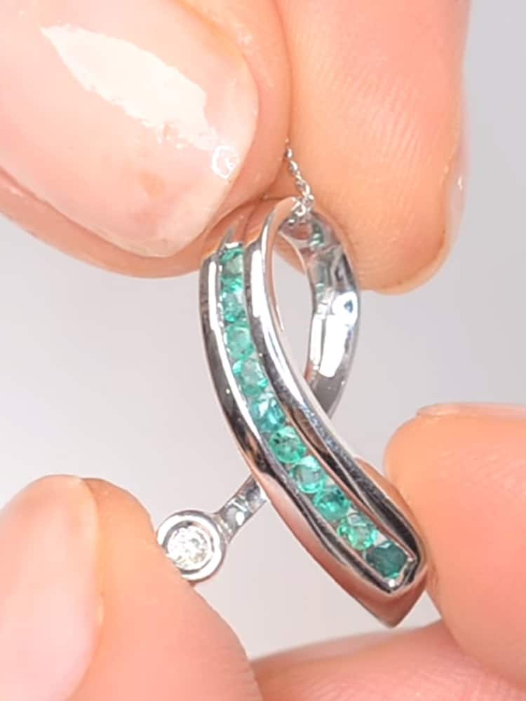 The Diamond Store Emerald And Diamond 0.02CT Ribbon Pendant Necklace in 9K White Gold - Image 2 of 2
