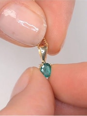 The Diamond Store Green Emerald 0.33CT 9K Yellow Gold Pendant Necklace - Image 5 of 6