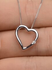 The Diamond Store 9K White Gold 0.03ct Diamond Heart Pendant Necklace - Image 4 of 6