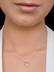 The Diamond Store 9K White Gold 0.03ct Diamond Heart Pendant Necklace - Image 5 of 6