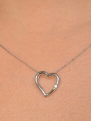The Diamond Store 9K White Gold 0.03ct Diamond Heart Pendant Necklace - Image 6 of 6