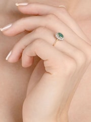 The Diamond Store 9K Yellow Gold 0.83ct Emerald And Diamond Gold Ring - Image 3 of 5