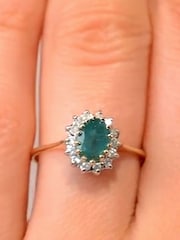The Diamond Store 9K Yellow Gold 0.83ct Emerald And Diamond Gold Ring - Image 4 of 5