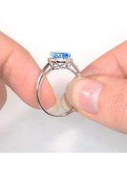 The Diamond Store 9K White Gold 1.56ct Topaz And Diamond Ring - Image 4 of 6