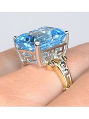 The Diamond Store 9K Yellow Gold Blue 9.35CT Topaz Ring - Image 3 of 6