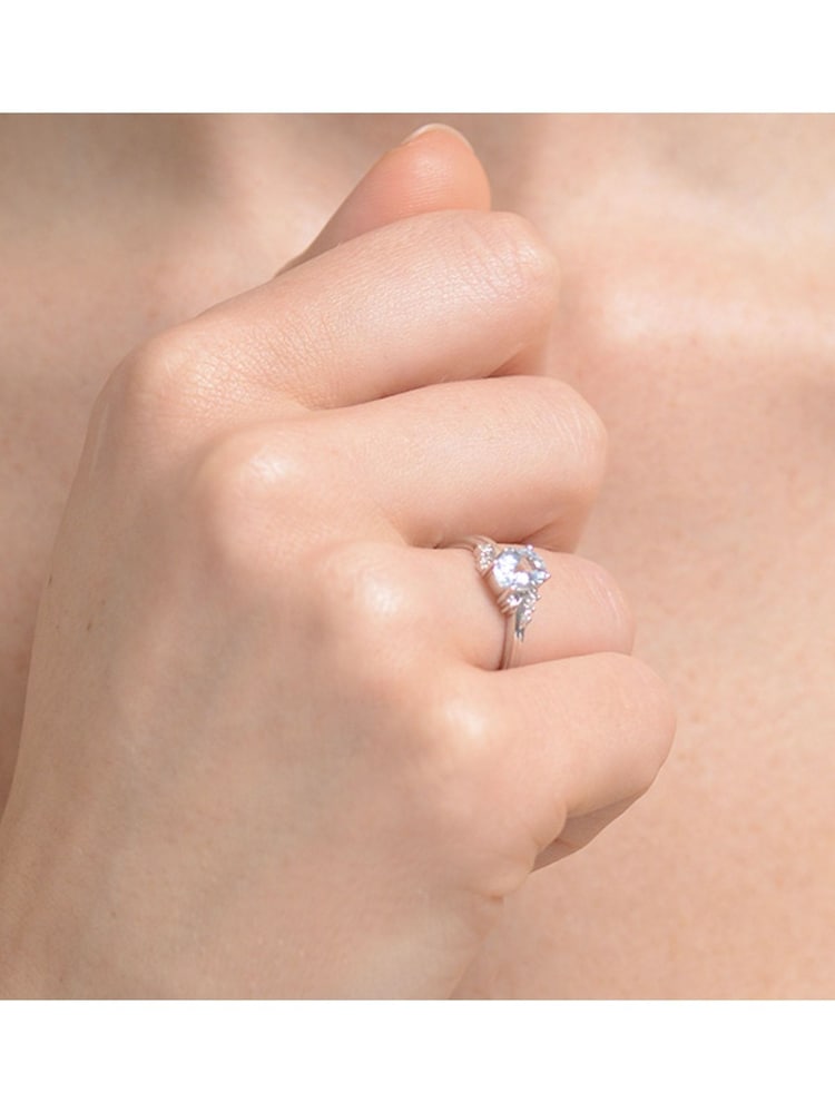 The Diamond Store 9K White Gold Aquamarine Blue 0.70CT And Diamond Ring - Image 5 of 5