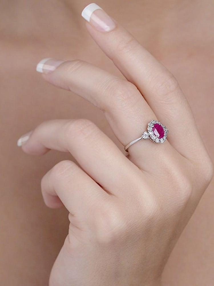 The Diamond Store Red Ruby 7 x 5mm and Diamond 9K White Gold Ring - Image 4 of 4