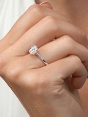 The Diamond Store 9K White Gold 0.50ct H/Si Lab Diamond Cluster Solitaire Ring - Image 4 of 5
