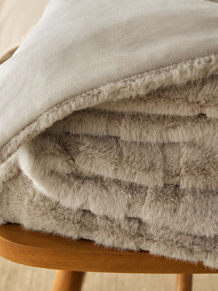 Grey Tiger Cut Faux Fur Throw - Image 3 of 3 Grey Tiger Cut Faux Fur Throw - Image 3 of 3