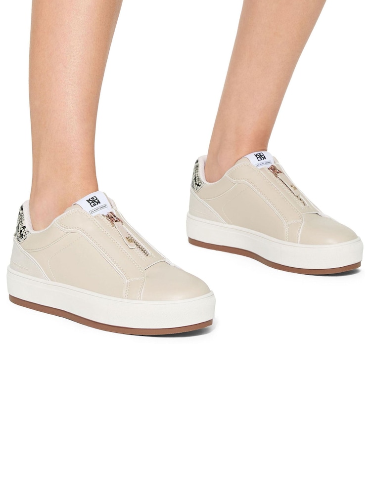 KG Kurt Geiger Camel Lumi Trainers - Image 1 of 1