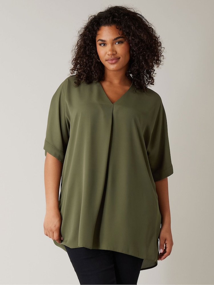 أخضر متوسط - Evans V-Neck Blouse - صورة 1 من 5 أخضر متوسط - Evans V-Neck Blouse - صورة 1 من 5