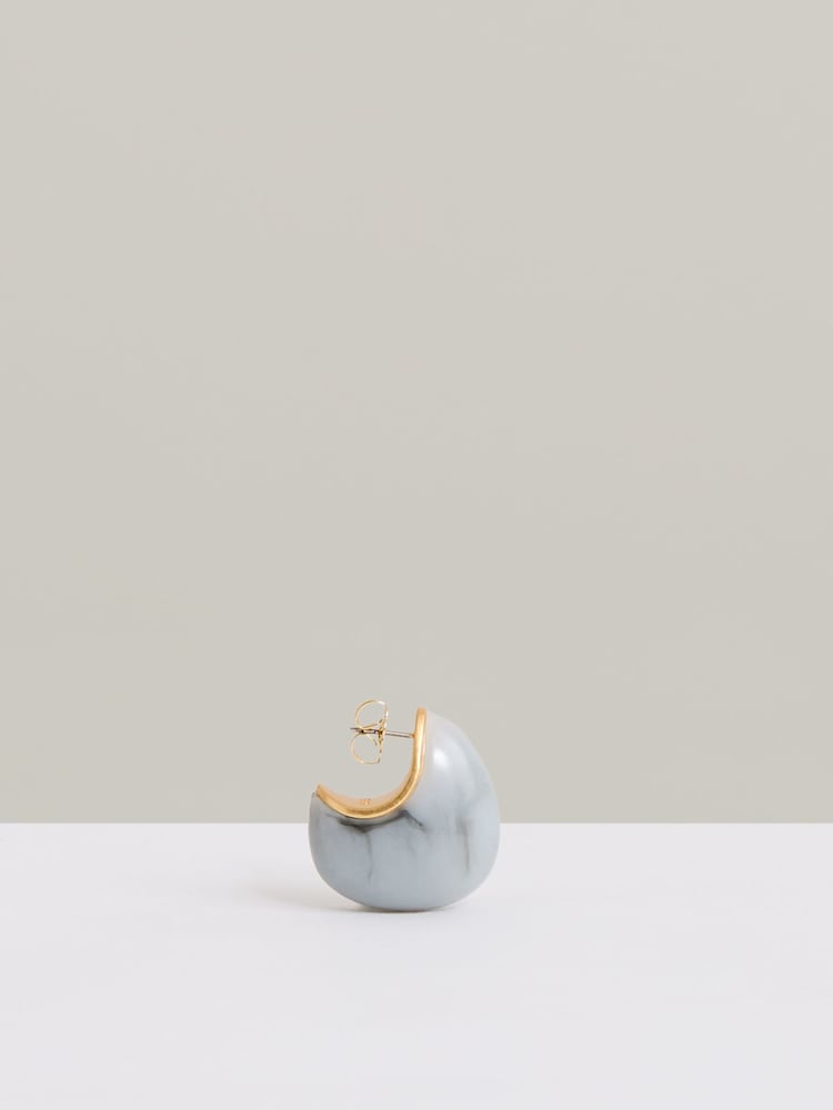 Reiss Gold Tone Carlotta Curve Marble Scoop Earrings - Image 4 of 4