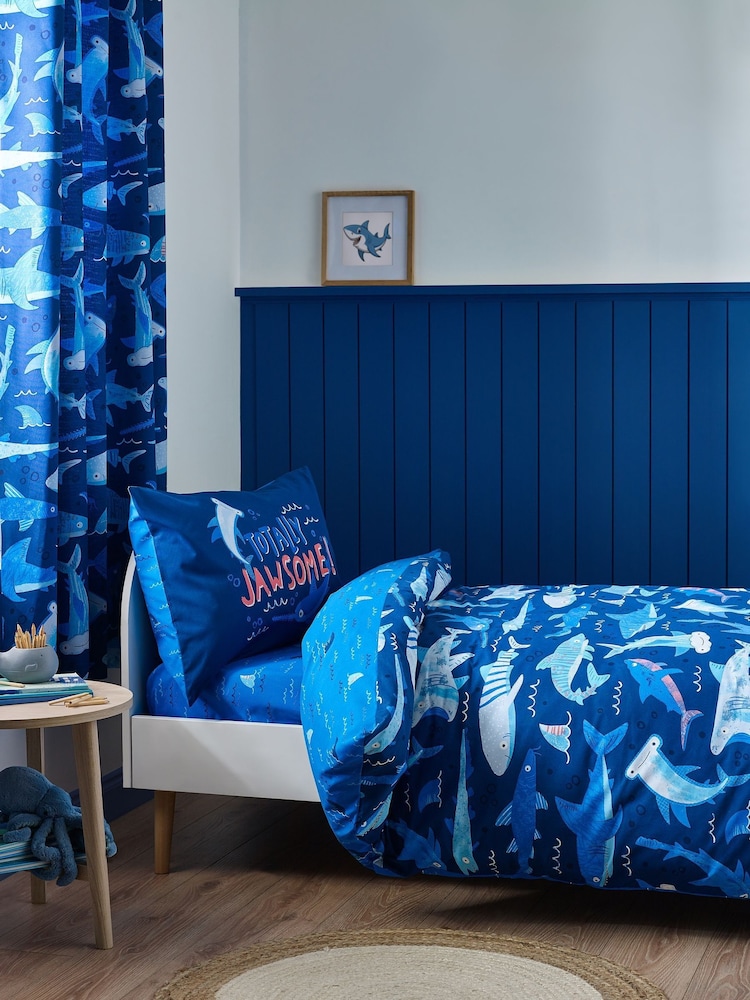 Catherine Lansfield Jawsome Shark Reversible Duvet Cover Set - Изображение 1 из 4 Catherine Lansfield Jawsome Shark Reversible Duvet Cover Set - Изображение 1 из 4