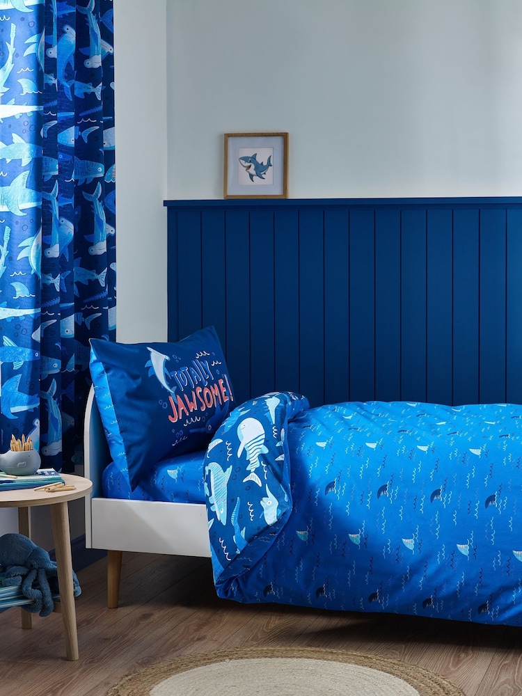 Catherine Lansfield Jawsome Shark Reversible Duvet Cover Set - Изображение 2 из 4 Catherine Lansfield Jawsome Shark Reversible Duvet Cover Set - Изображение 2 из 4