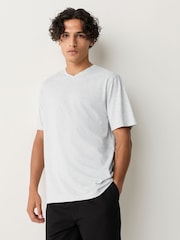 Marga cinzenta clara - Ajuste regular - Camiseta essencial com decote em V - Imagem 1 de 7