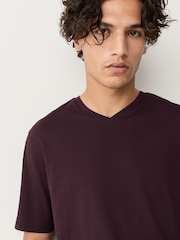 Figo roxo - Ajuste regular - Camiseta essencial com decote em V - Imagem 4 de 7