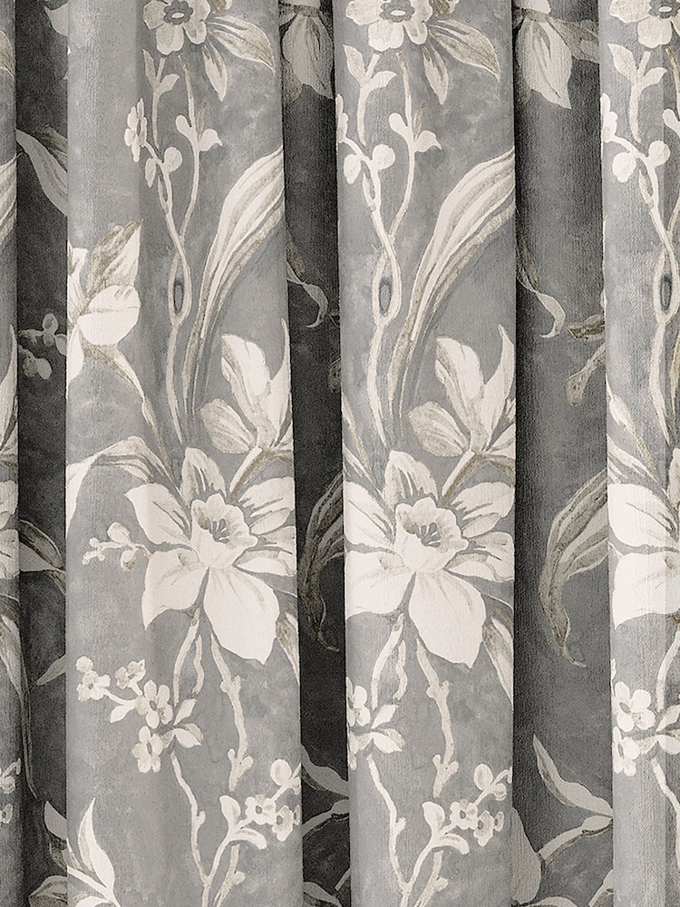 V&A Grey Daffodil Dreams Blackout Pencil Pleat Curtains - Image 3 of 3 V&A Grey Daffodil Dreams Blackout Pencil Pleat Curtains - Image 3 of 3