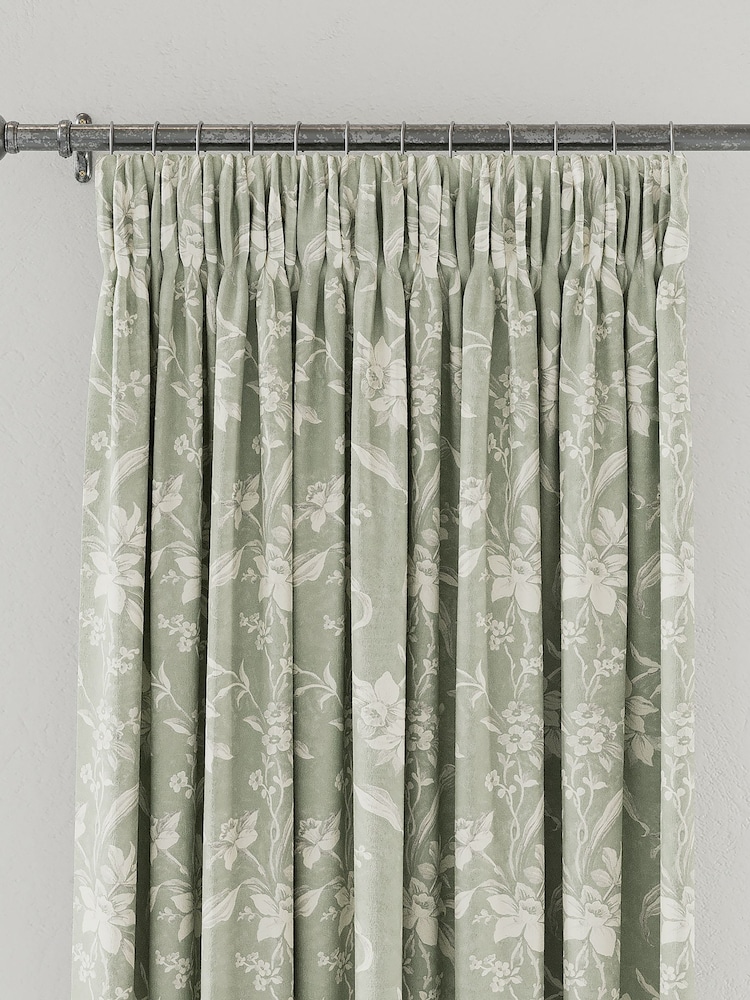 V&A Green Daffodil Dreams Blackout Pencil Pleat Curtains - Image 2 of 5