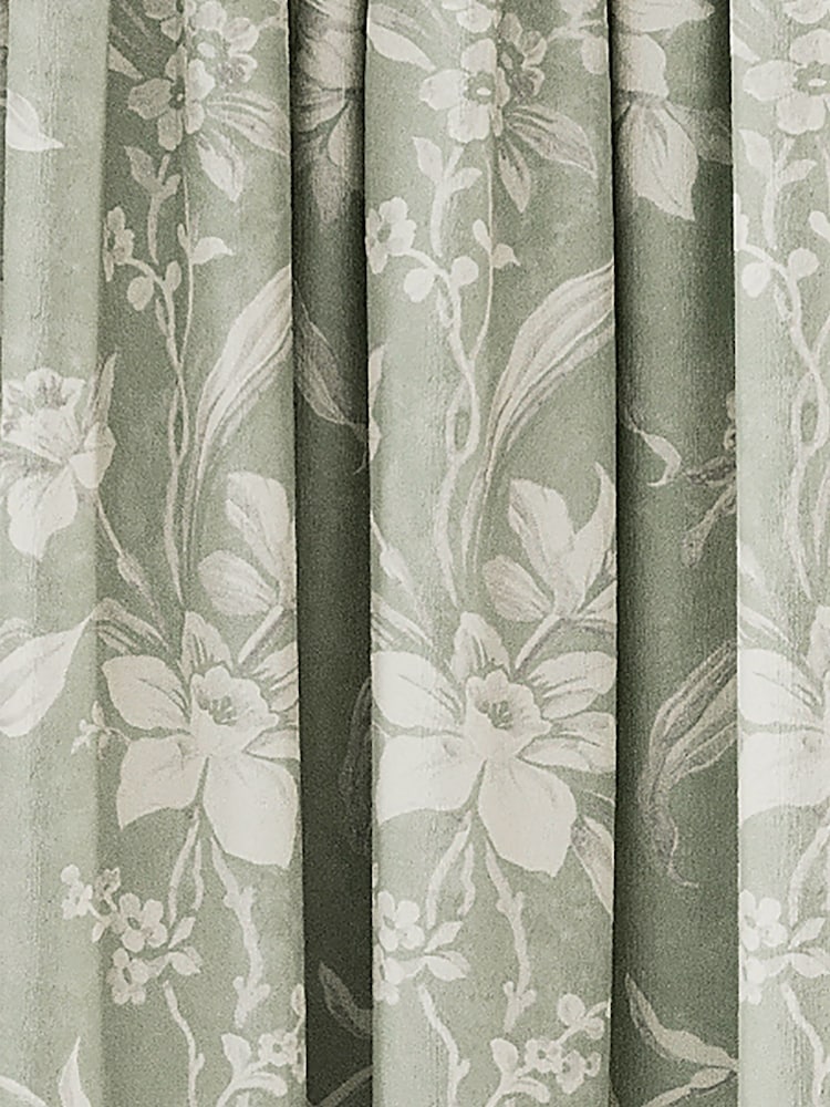 V&A Green Daffodil Dreams Blackout Pencil Pleat Curtains - Image 3 of 3