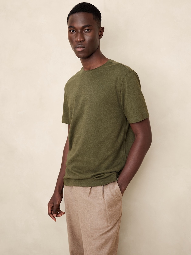 Banana Republic Khaki Green Luxury-Touch Crew Neck T-Shirt - Image 1 of 1 Banana Republic Khaki Green Luxury-Touch Crew Neck T-Shirt - Image 1 of 1