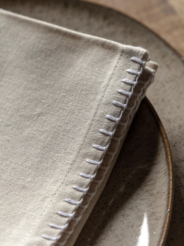Gallery Home 4 Pack Cream Linen Effect Napkins - Image 3 of 3 Gallery Home 4 Pack Cream Linen Effect Napkins - Image 3 of 3