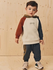 Ecru Off White and Charcoal Grey Colourblock - Комплект из толстовки с капюшоном и брюк-джоггеров в стиле колор-блок (3мес.-7лет) - Image 1 of 8