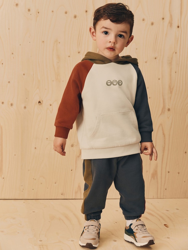 Ecru Off White and Charcoal Grey Colourblock - Комплект из толстовки с капюшоном и брюк-джоггеров в стиле колор-блок (3мес.-7лет) - Image 1 of 8